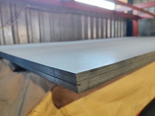 Egy bontott köteg 1000x2000x1 mm-es horganyzott acéllemez - kismetalvasker.hu