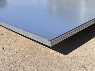 Egy köteg 1250x2500x1,5 mm-es horganyzott acéllemez - kismetalvasker.hu