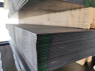 Egy raklap 1500x3000x3 mm-es melegen hengerelt vaslemez - kismetalvasker.hu